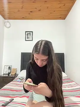 Snapshot of coupledesire18 chatting on 11.14.25 coupledesire18 online show from 11.14.25