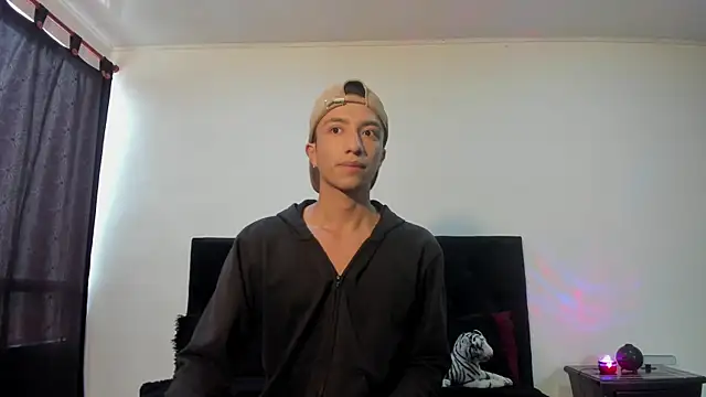 mhatias  online show from 11.17.25