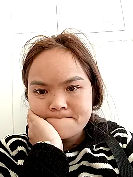 Snapshot of xinhxinhcute chatting on 11.27.25 xinhxinhcute online show from 11.27.25