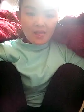 Snapshot of xinhxinhcute chatting on 11.30.25 xinhxinhcute online show from 11.30.25