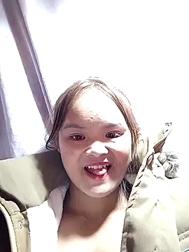 Snapshot of xinhxinhcute chatting on 12.04.25 xinhxinhcute online show from 12.04.25