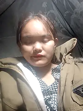 Snapshot of xinhxinhcute chatting on 12.16.25 xinhxinhcute online show from 12.16.25