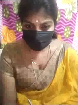 Snapshot of Nithiila chatting on 09.08.25 Nithiila online show from 09.08.25