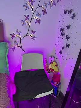 LindaWz  online show from 04.10.26