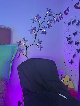 LindaWz  online show from 04.19.26