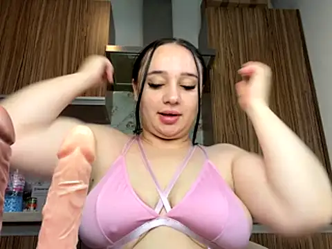 Snapshot of curvybombb chatting on 11.08.25 curvybombb online show from 11.08.25