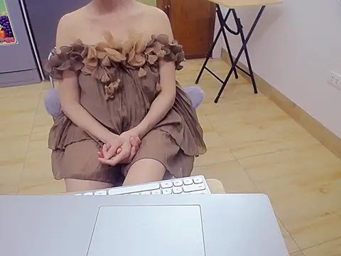 Snapshot of Funnygirl_9x chatting on 09.13.25 Funnygirl 9x online show from 09.13.25