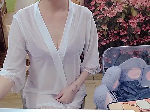 Snapshot of Funnygirl_9x chatting on 10.14.25 Funnygirl 9x online show from 10.14.25