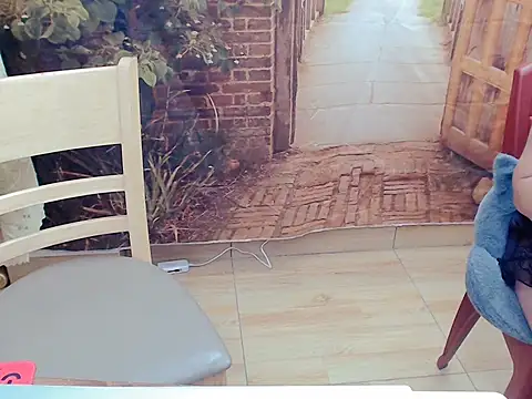 Snapshot of Funnygirl_9x chatting on 10.23.25 Funnygirl 9x online show from 10.23.25