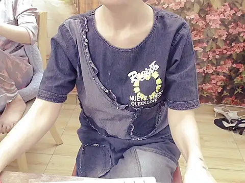 Snapshot of Funnygirl_9x chatting on 10.24.25 Funnygirl 9x online show from 10.24.25