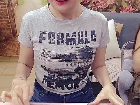 Snapshot of Funnygirl_9x chatting on 10.29.25 Funnygirl 9x online show from 10.29.25