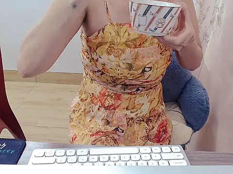 Snapshot of Funnygirl_9x chatting on 11.19.25 Funnygirl 9x online show from 11.19.25