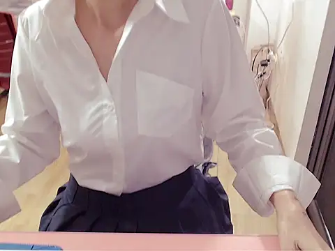 Snapshot of Funnygirl_9x chatting on 11.26.25 Funnygirl 9x online show from 11.26.25