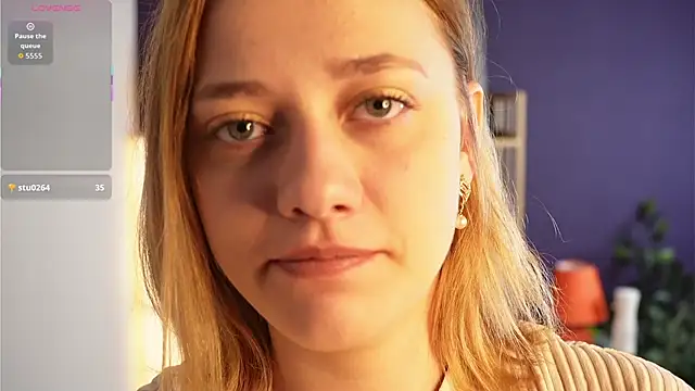 HollieCollelo online show from 09.13.25