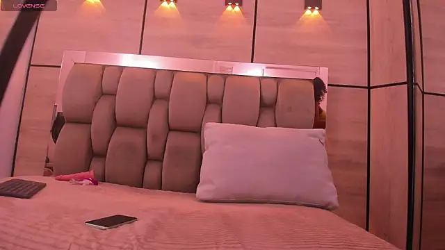 lyana cowel online show from 10.09.25