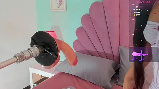 emma clarke  online show from 11.23.25