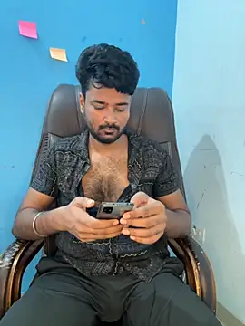 Snapshot of MeekBatgirl chatting on 10.13.25 MeekBatgirl online show from 10.13.25