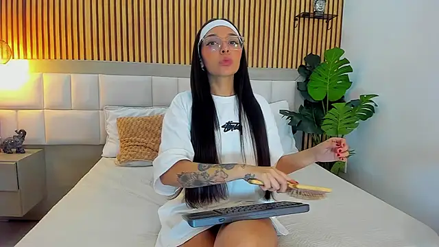 Roseaurora online show from 11.10.25