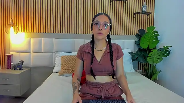 Roseaurora online show from 11.11.25