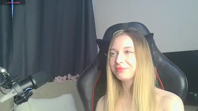 BabbbyFoxxx online show from 10.30.25