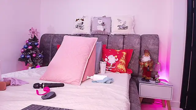 Snapshot of sweegirl69 chatting on 12.22.25 sweegirl69 online show from 12.22.25