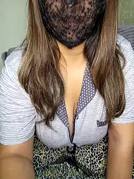 Snapshot of mysticlure-- chatting on 10.25.25 mysticlure-- online show from 10.25.25