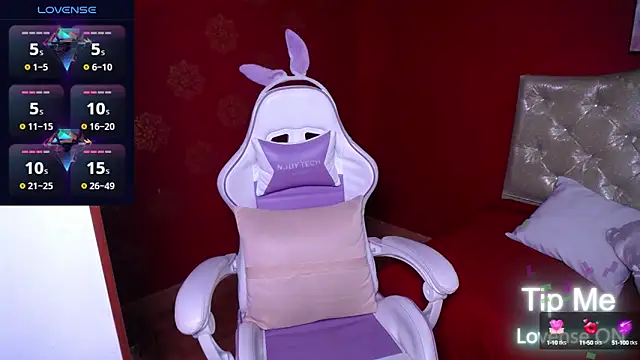 Snapshot of Violet-Flow chatting on 10.11.25 Violet-Flow online show from 10.11.25