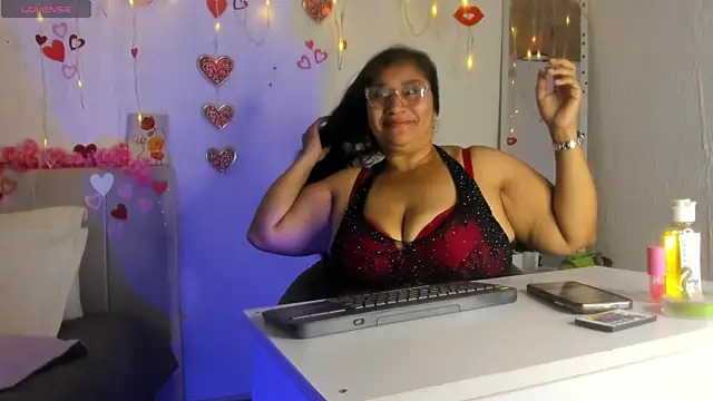 Snapshot of milf_latinn chatting on 09.17.25 milf latinn online show from 09.17.25