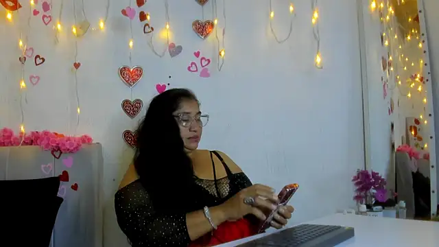 Snapshot of milf_latinn chatting on 09.29.25 milf latinn online show from 09.29.25