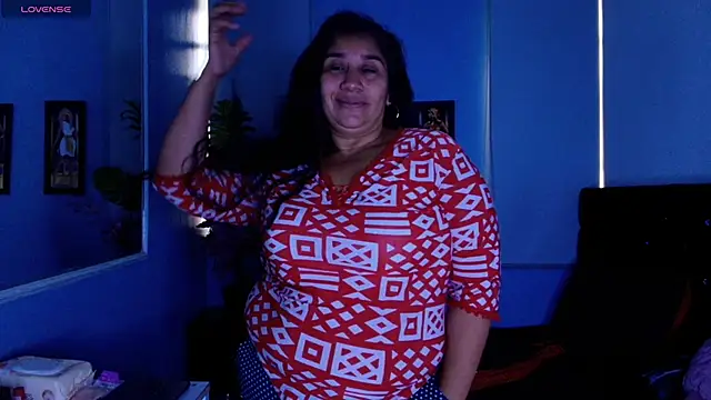 Snapshot of milf_latinn chatting on 10.03.25 milf latinn online show from 10.03.25
