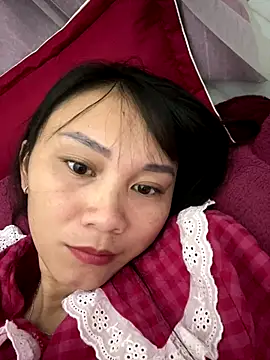 Snapshot of Almond-cute chatting on 10.22.25 Almond-cute online show from 10.22.25