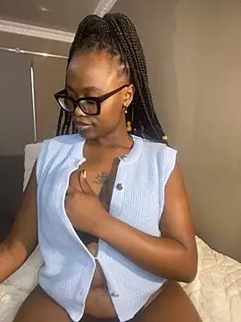 Moonzy77 online show from 11.17.25