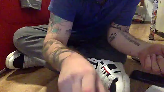 Snapshot of edger4lif3 chatting on 09.13.25 edger4lif3 online show from 09.13.25