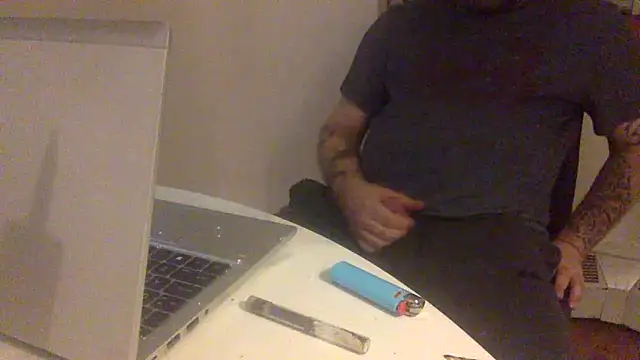 Snapshot of edger4lif3 chatting on 10.20.25 edger4lif3 online show from 10.20.25