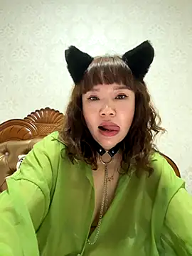 Snapshot of Xinlan-Asia chatting on 10.21.25 Xinlan-Asia online show from 10.21.25