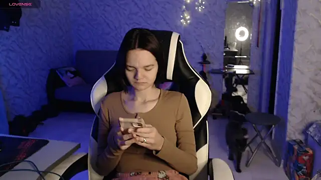 Kitti study online show from 10.05.25