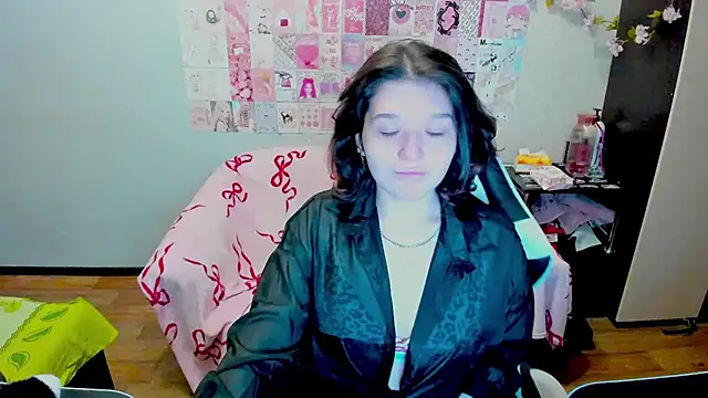 Snapshot of Acid_Kate chatting on 10.04.25 Acid Kate online show from 10.04.25