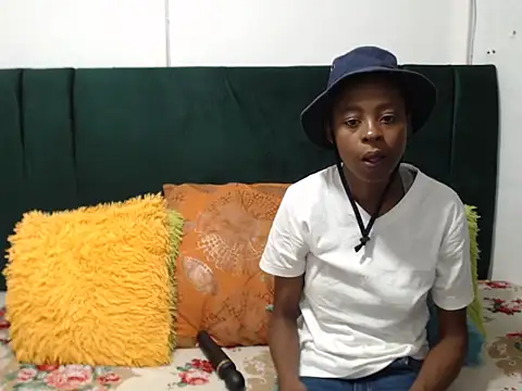 SweetSlenderChoc online show from 02.12.26