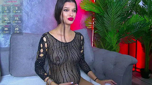 Snapshot of MiriamJo chatting on 10.04.25 MiriamJo online show from 10.04.25