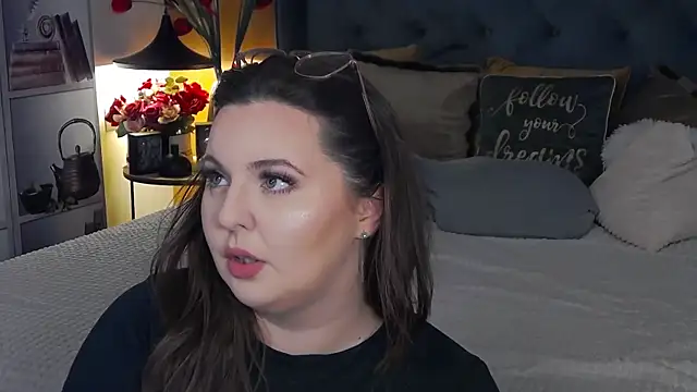 Mia Swano online show from 11.28.25