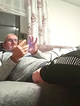 Snapshot of Oldmenhot66 chatting on 10.30.25 Oldmenhot66 online show from 10.30.25