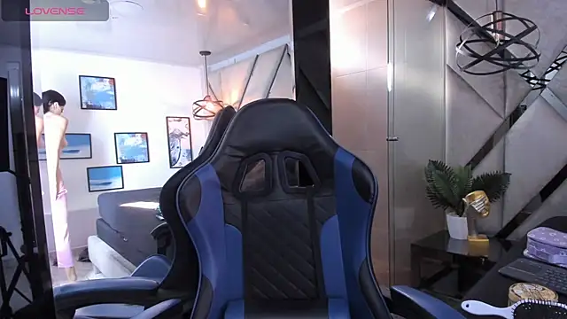 Ely09  online show from 04.18.26