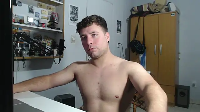 Snapshot of ferrari1996 chatting on 11.11.25 ferrari1996 online show from 11.11.25