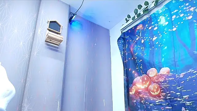 Snapshot of sofi_hils chatting on 10.06.25 sofi hils online show from 10.06.25