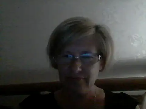 Snapshot of LucyLewisX chatting on 09.12.25 LucyLewisX online show from 09.12.25