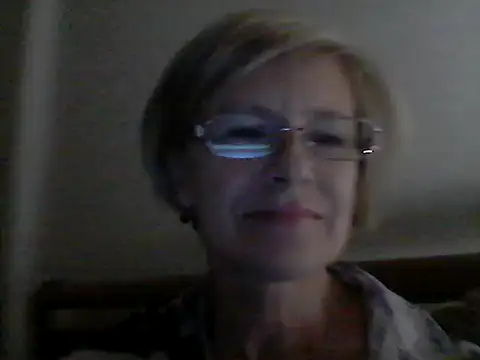 Snapshot of LucyLewisX chatting on 09.18.25 LucyLewisX online show from 09.18.25
