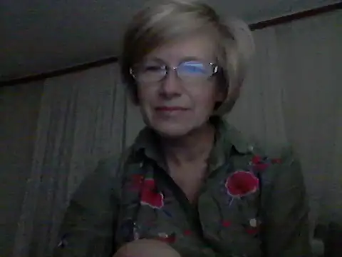 Snapshot of LucyLewisX chatting on 10.14.25 LucyLewisX online show from 10.14.25