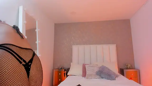 Snapshot of KaylieBrooks chatting on 11.18.25 KaylieBrooks online show from 11.18.25