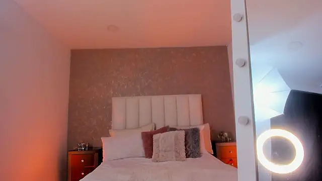 Snapshot of KaylieBrooks chatting on 11.21.25 KaylieBrooks online show from 11.21.25