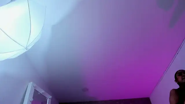 Snapshot of KaylieBrooks chatting on 11.30.25 KaylieBrooks online show from 11.30.25